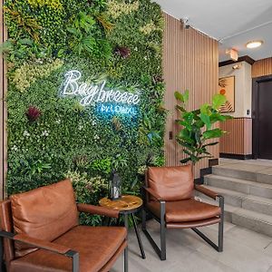 Baybreeze Apartments By Lowkl